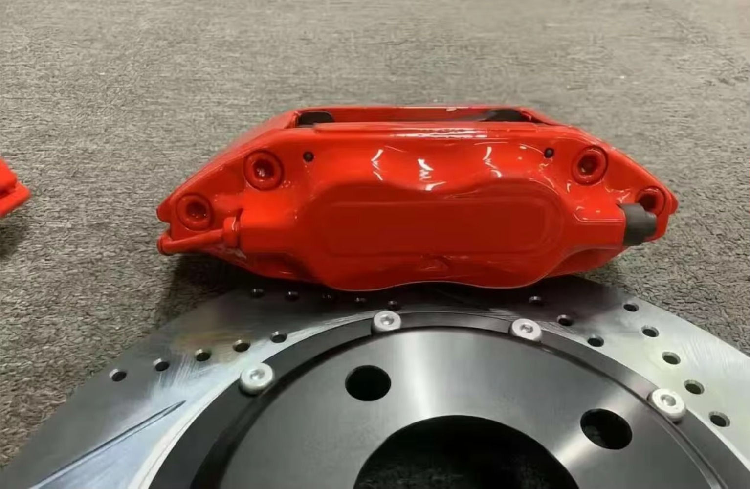 New High Performance Aluminum  - Forged Front Brake Caliper 4 Piston recension och pris